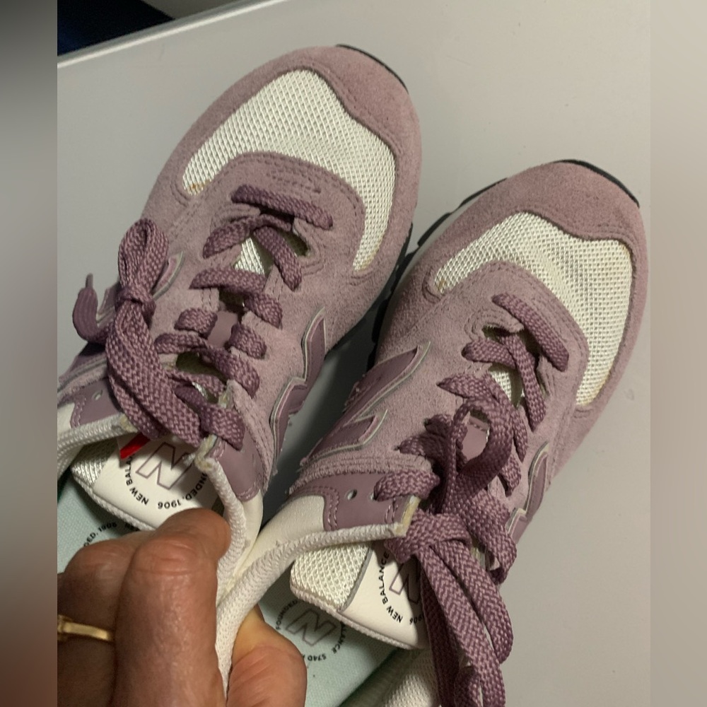 New Balance Women's Mauve and Cream Sneakers - Picture 3 of 9